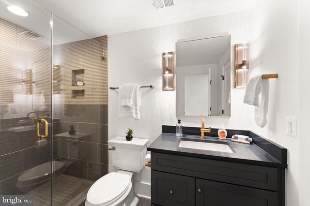 6539 FAIRLAWN DR, Mclean, VA 22101