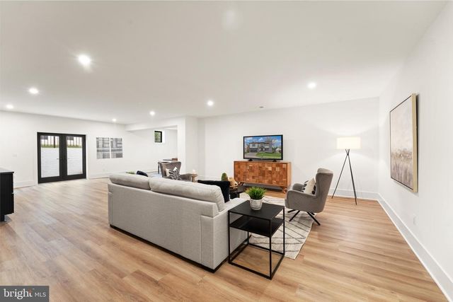 6539 FAIRLAWN DR, Mclean, VA 22101