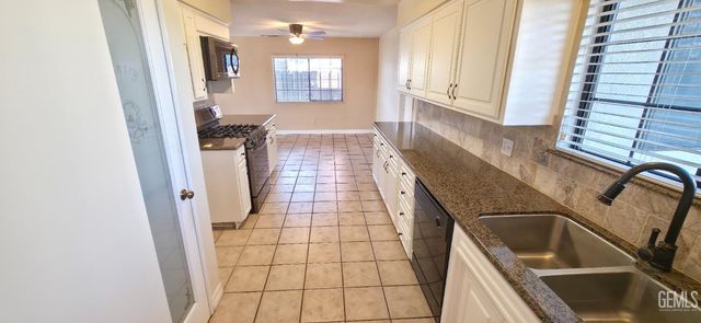 701 Madison Street, Delano, CA 93215