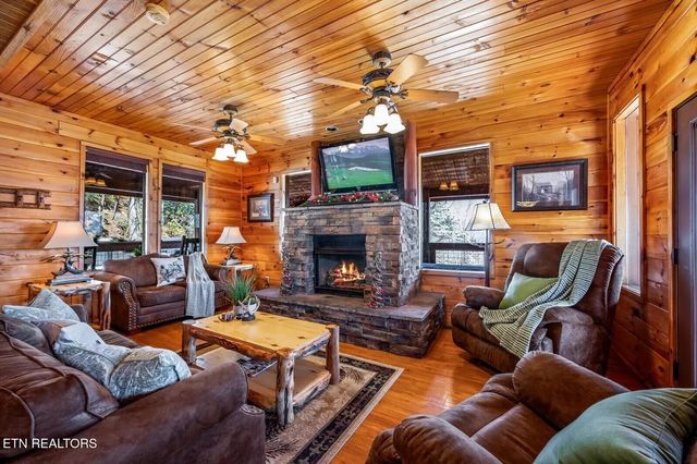 1215 Ski View Drive, Gatlinburg, TN 37738