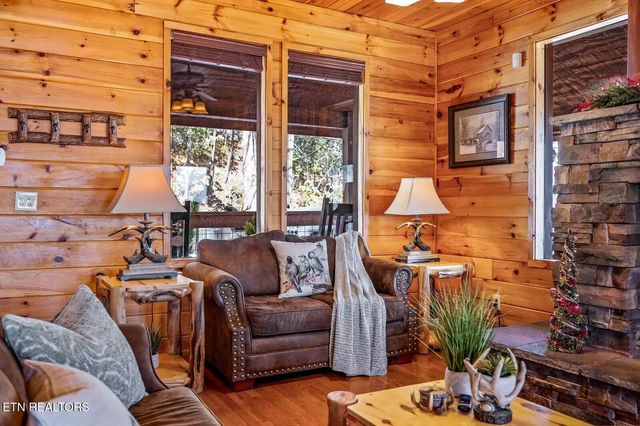1215 Ski View Drive, Gatlinburg, TN 37738