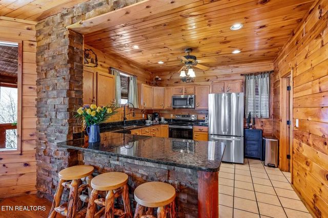 1215 Ski View Drive, Gatlinburg, TN 37738