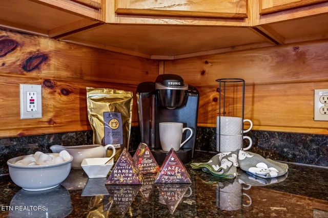 1215 Ski View Drive, Gatlinburg, TN 37738