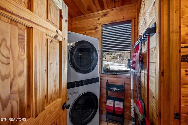 1215 Ski View Drive, Gatlinburg, TN 37738