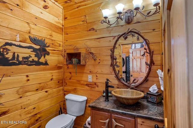 1215 Ski View Drive, Gatlinburg, TN 37738