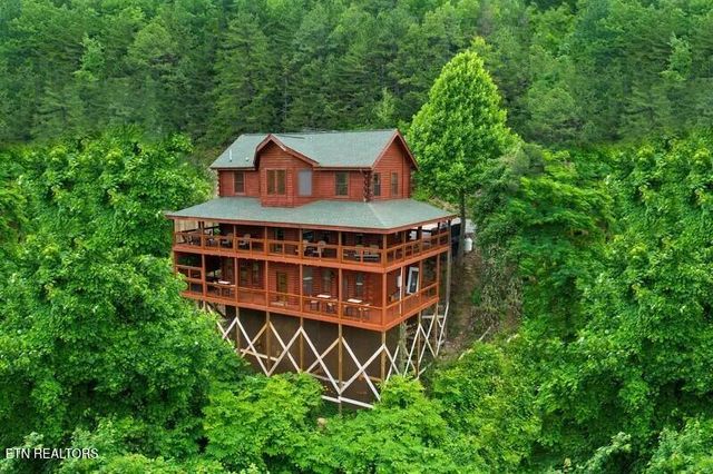 1215 Ski View Drive, Gatlinburg, TN 37738