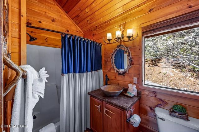 1215 Ski View Drive, Gatlinburg, TN 37738