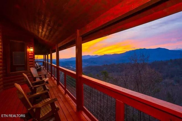1215 Ski View Drive, Gatlinburg, TN 37738
