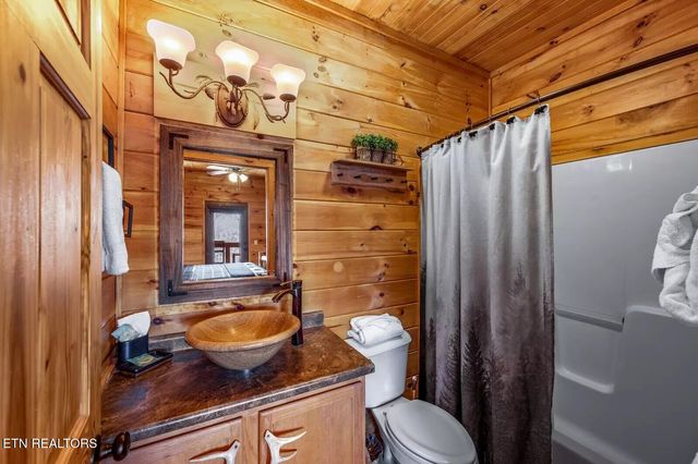 1215 Ski View Drive, Gatlinburg, TN 37738