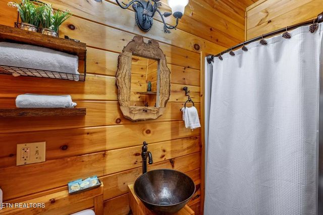 1215 Ski View Drive, Gatlinburg, TN 37738
