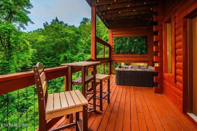 1215 Ski View Drive, Gatlinburg, TN 37738