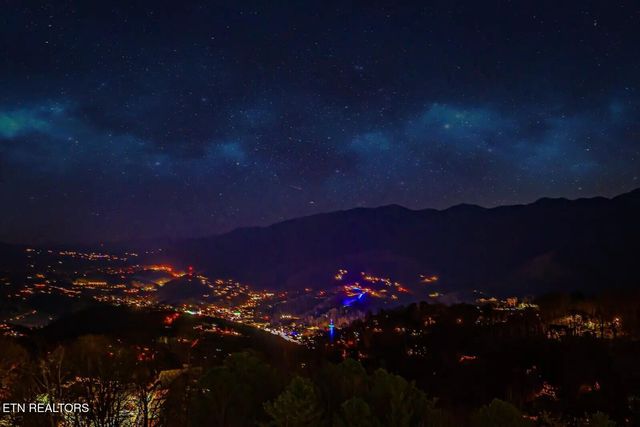 1215 Ski View Drive, Gatlinburg, TN 37738