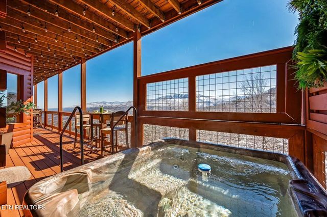 1215 Ski View Drive, Gatlinburg, TN 37738