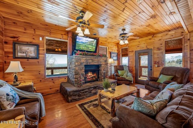 1215 Ski View Drive, Gatlinburg, TN 37738