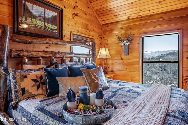 1215 Ski View Drive, Gatlinburg, TN 37738