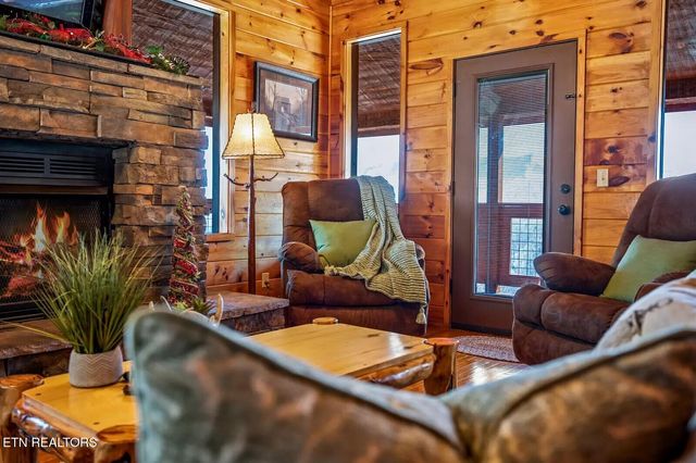 1215 Ski View Drive, Gatlinburg, TN 37738