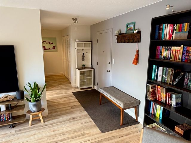 1206 Greendale Ave 201, Needham, MA 02492