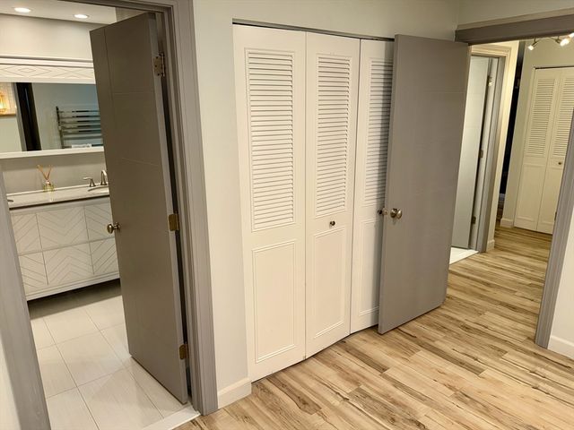 1206 Greendale Ave 201, Needham, MA 02492