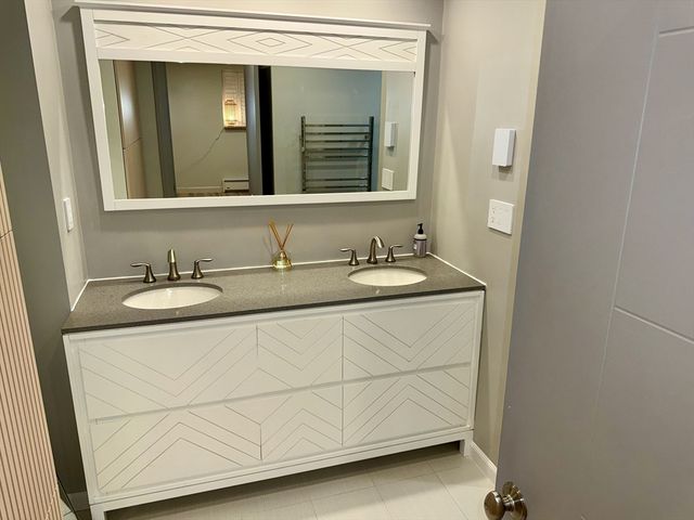 1206 Greendale Ave 201, Needham, MA 02492