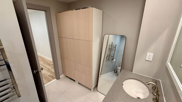 1206 Greendale Ave 201, Needham, MA 02492