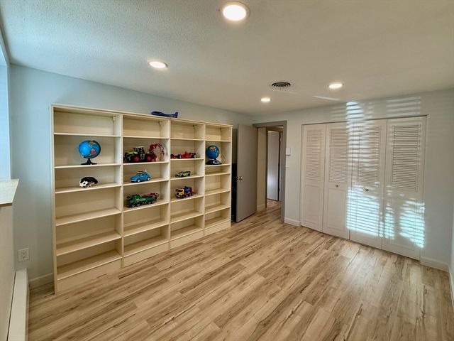 1206 Greendale Ave 201, Needham, MA 02492