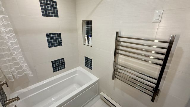 1206 Greendale Ave 201, Needham, MA 02492