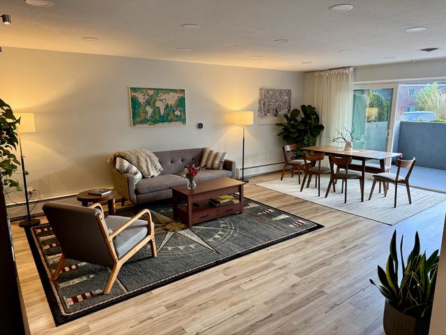 1206 Greendale Ave 201, Needham, MA 02492