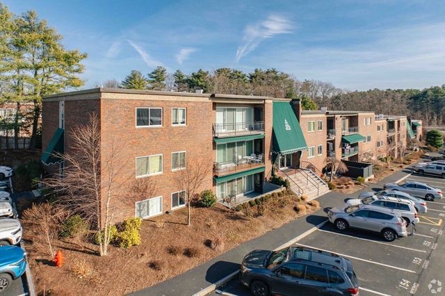 1206 Greendale Ave 201, Needham, MA 02492