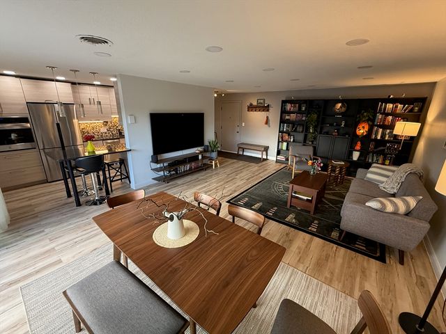 1206 Greendale Ave 201, Needham, MA 02492