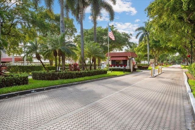 700 S Hollybrook Dr 207, Pembroke Pines, FL 33025