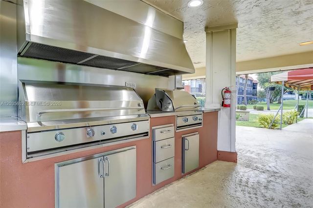 700 S Hollybrook Dr 207, Pembroke Pines, FL 33025