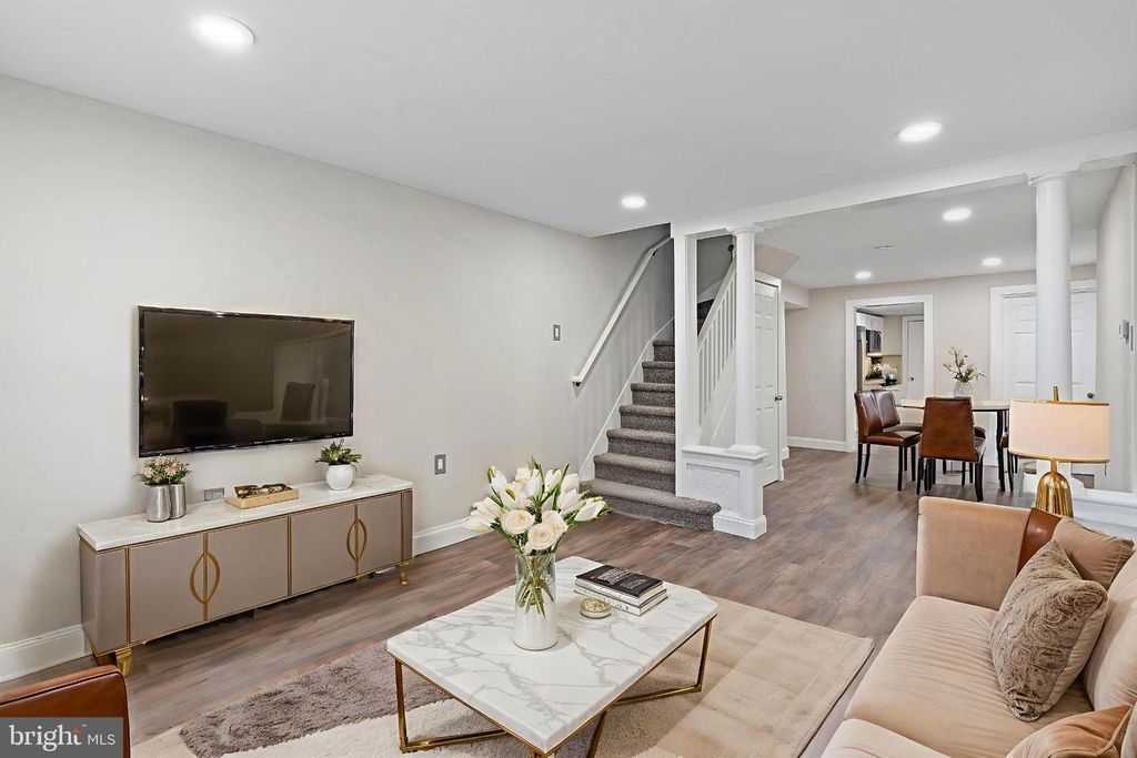 310 YORK, Burlington, NJ 08016