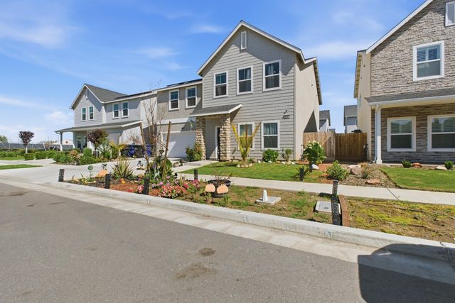 1773 N Sophia Street, Hanford, CA 93230