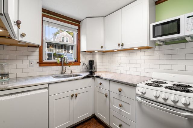 24 Avenue C, Plymouth, MA 02360