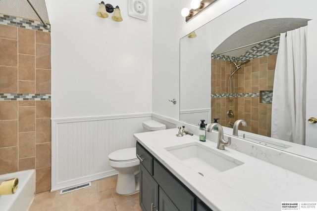 16123 Parker Street, Omaha, NE 68118