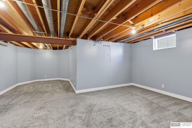 16123 Parker Street, Omaha, NE 68118