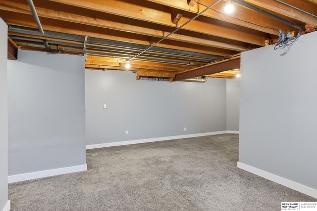 16123 Parker Street, Omaha, NE 68118