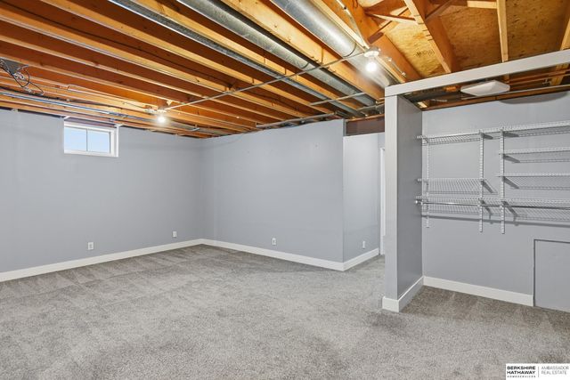 16123 Parker Street, Omaha, NE 68118