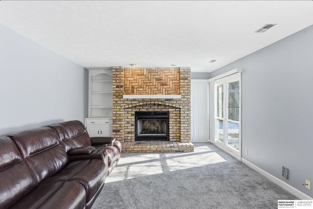 16123 Parker Street, Omaha, NE 68118