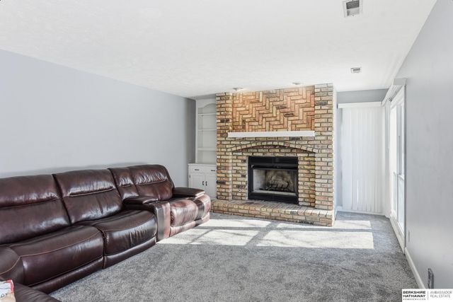 16123 Parker Street, Omaha, NE 68118