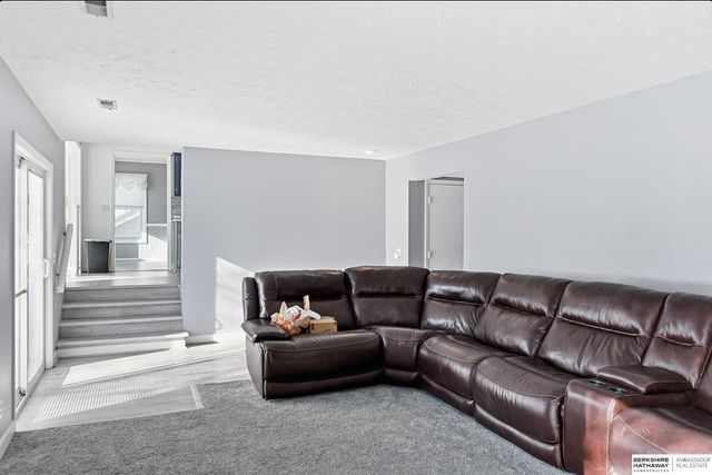 16123 Parker Street, Omaha, NE 68118