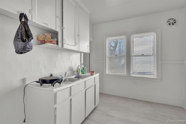 3945 Lenox Street, Detroit, MI 48215