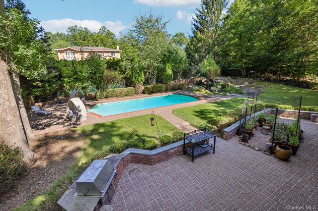 39 Woodhaven Drive, New City, NY 10956