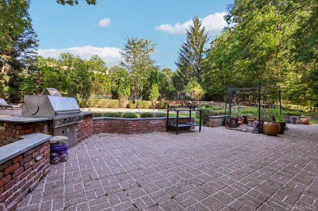 39 Woodhaven Drive, New City, NY 10956