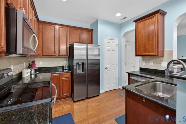 1027 Parkland Pl, Glen Allen, VA 23059