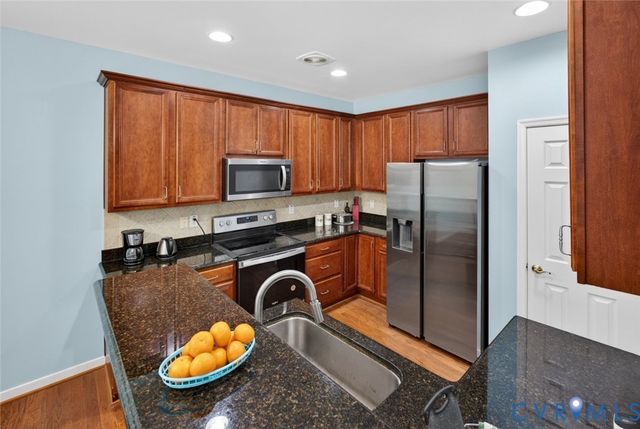 1027 Parkland Pl, Glen Allen, VA 23059