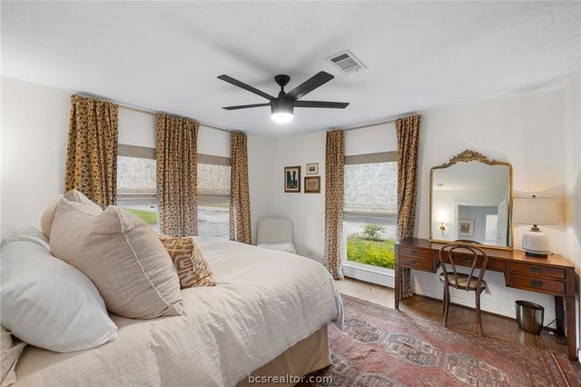 114 East O'Bryant Street, Bellville, TX 77418