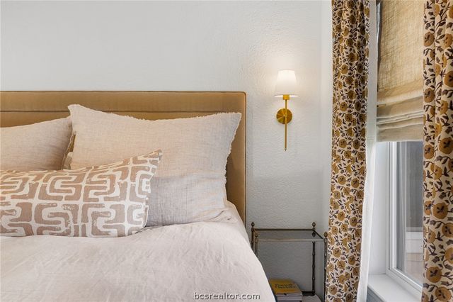 114 East O'Bryant Street, Bellville, TX 77418