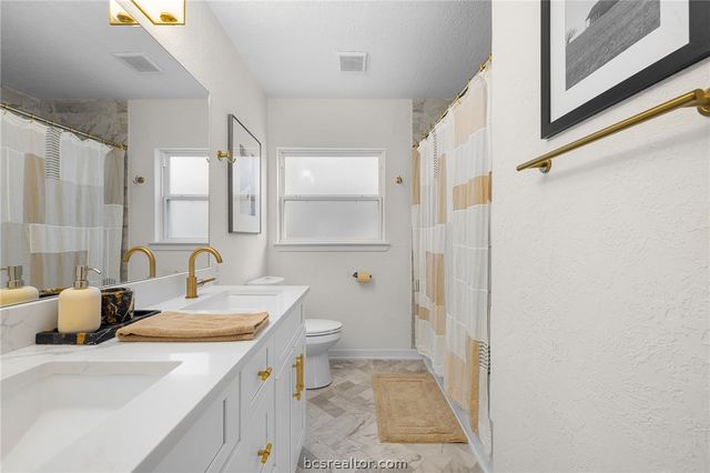 114 East O'Bryant Street, Bellville, TX 77418