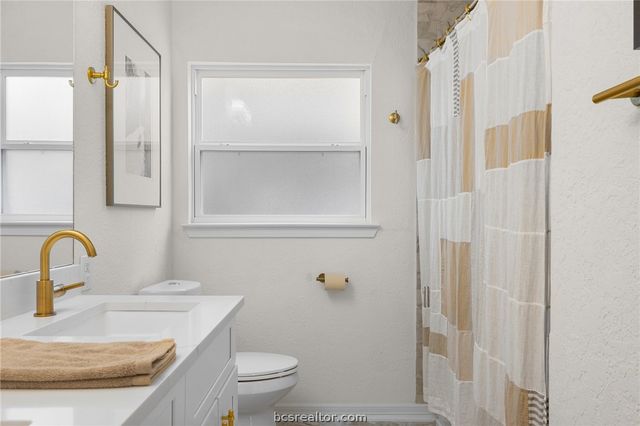 114 East O'Bryant Street, Bellville, TX 77418